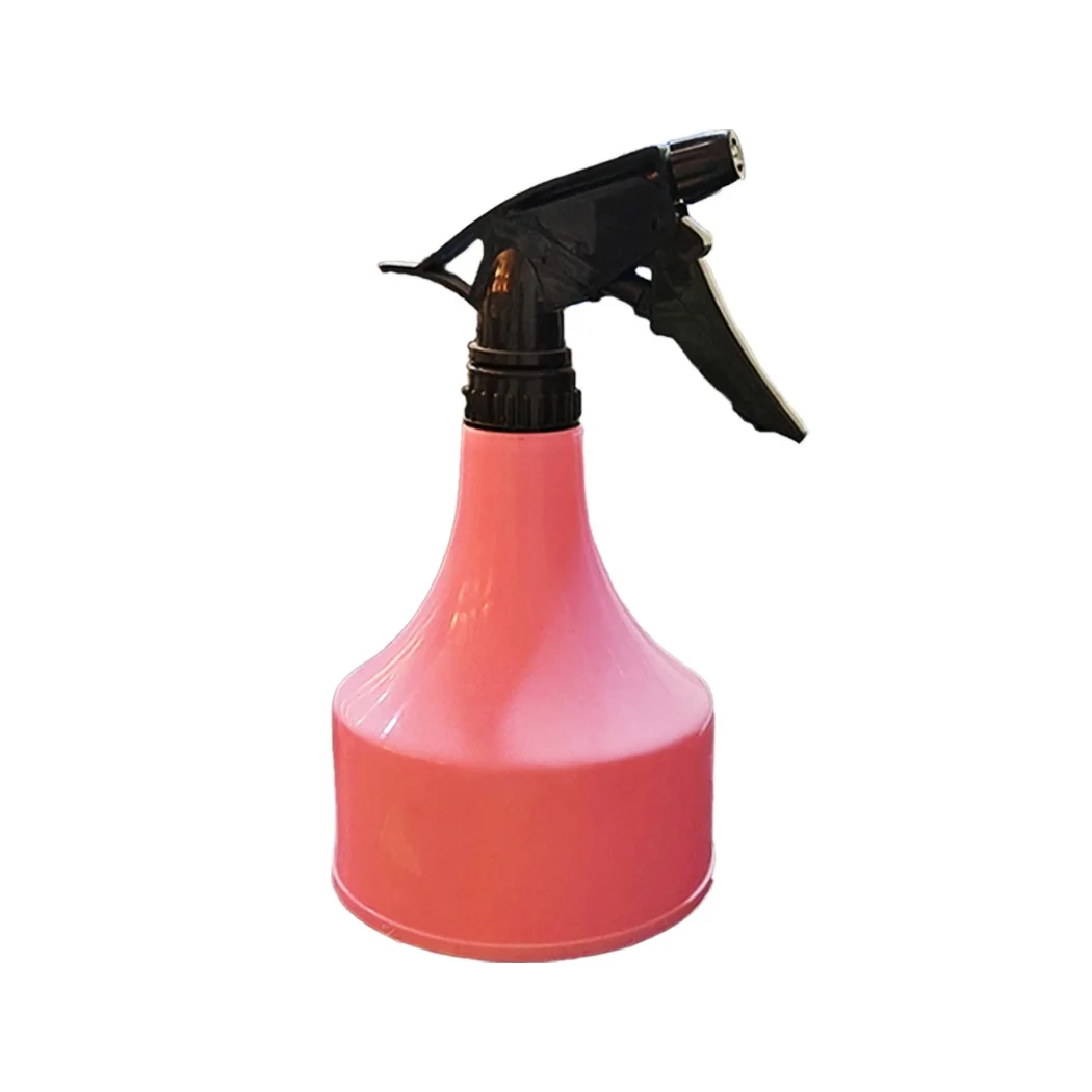 700 ml salon style hand sprayer with fine mist spray. Ideal for salons, plants & cleaning. Durable, leak-proof design for daily use.